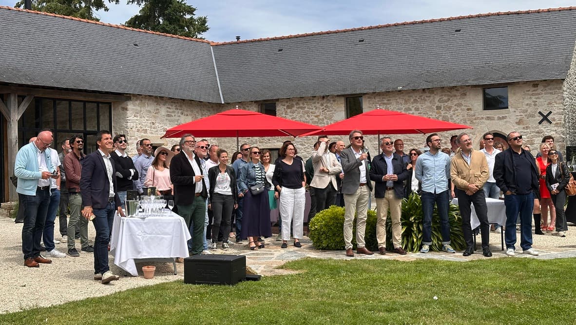 Événement de fin d'année en entreprise : séminaire bilan, repas de Noël ou soirée d'équipe : comment bien choisir ?